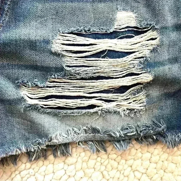 KanCan Mid Rise Cotton/Rayon Super Distressed Faded Mom Jean Shorts Size 7/27 - Picture 11 of 15